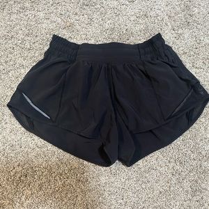 Lululemon black hotty hots low rise size 4